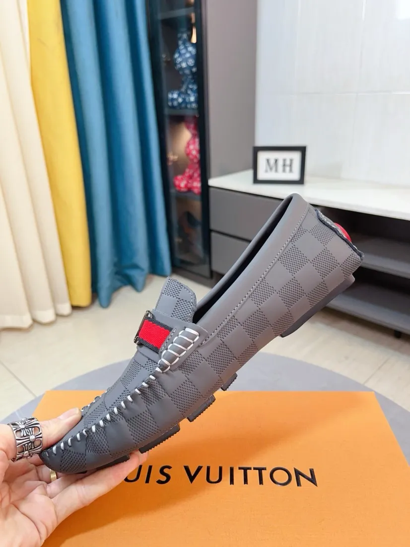Men's men's shoes💰400🌹🌹[LV Louis Vuitton] New men's beanie shoes💝💝.. Top-grade imported cowhide embossed➕Comfortable leather lining. It is extremely skin-friendly and comfortable, feels very delicate, and the shape is very correct! Perfectly reflects the three-dimensional sense, code number: 38-44